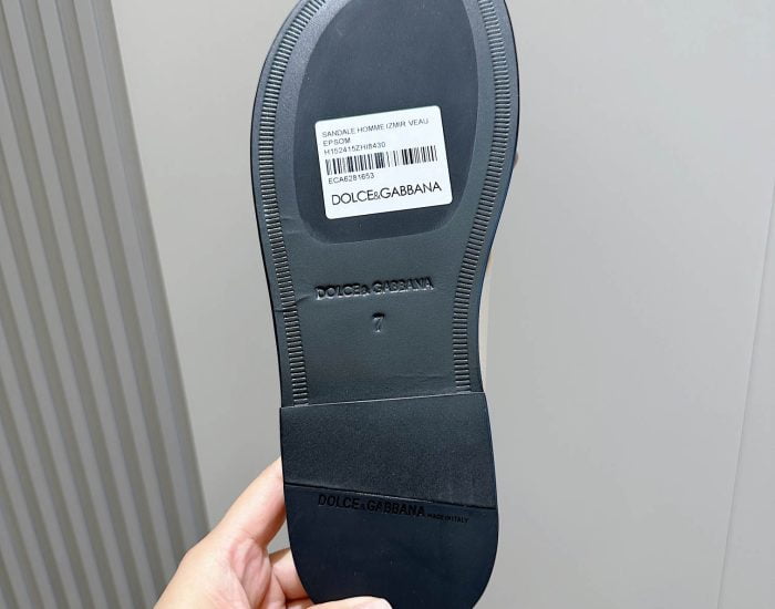 Dép quai chéo Dolce Gabbana siêu cấp họa tiết logo DG bạc