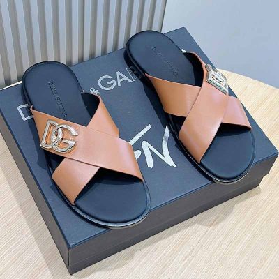 Dép quai chéo Dolce Gabbana màu nâu logo chữ Like Auth