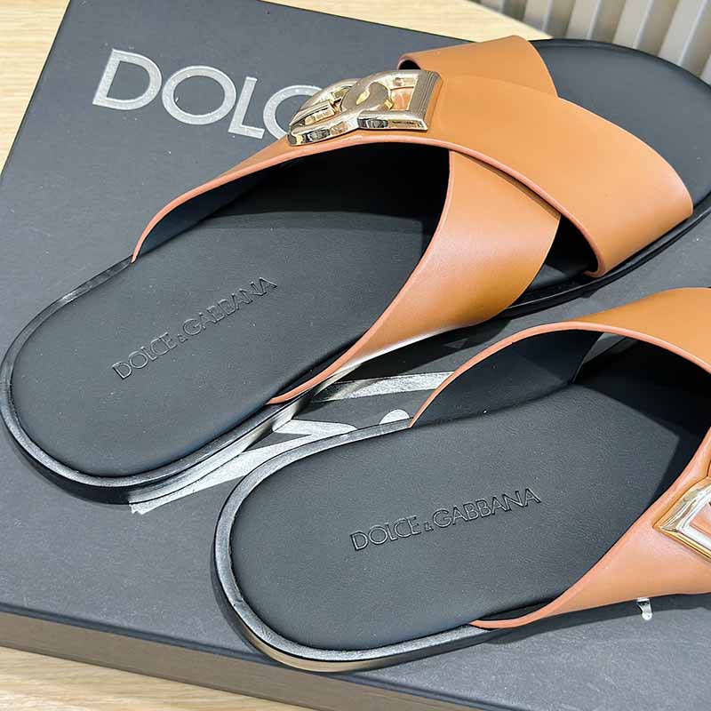 Dép quai chéo Dolce Gabbana màu nâu logo chữ Like Auth