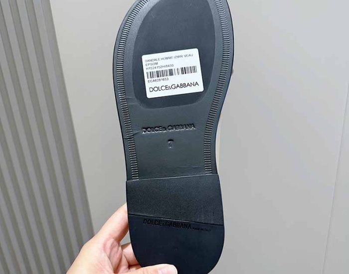 Dép quai chéo Dolce Gabbana màu nâu logo chữ Like Auth