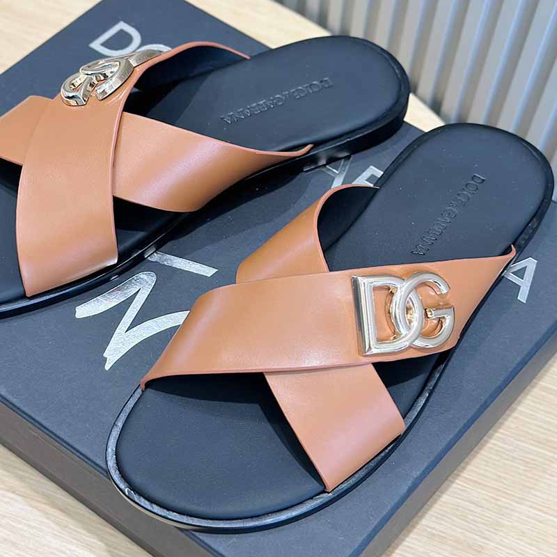 Dép quai chéo Dolce Gabbana màu nâu logo chữ Like Auth