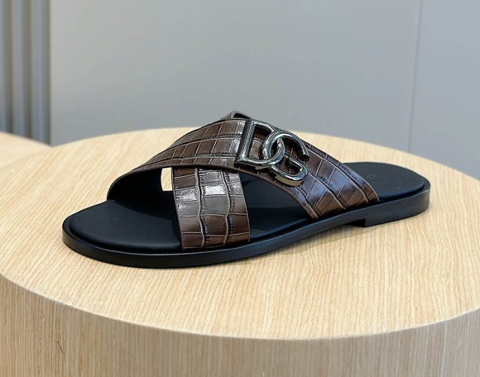 Dép quai chéo Dolce Gabbana vân cá sấu màu nâu Like Auth