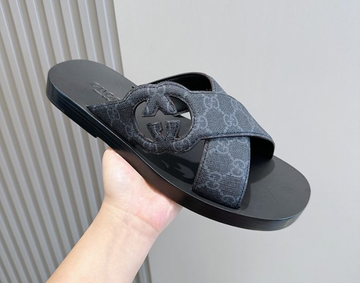 Dép quai ngang Gucci Interlocking Double G Sandals