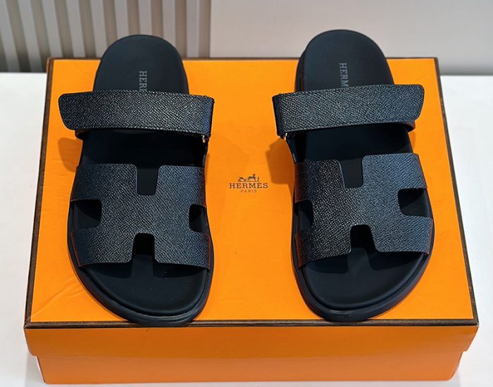 Dép quai hậu Hermes da taiga màu đen Like Auth