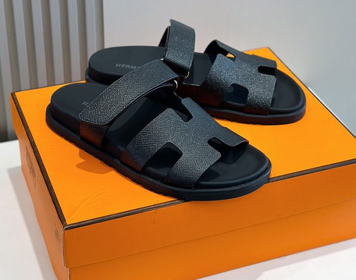 Dép quai hậu Hermes da taiga màu đen Like Auth