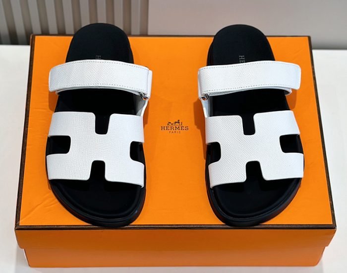 Dép quai hậu Hermes màu trắng da taiga Like Auth