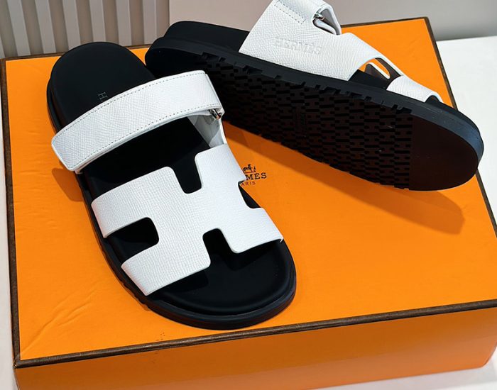 Dép quai hậu Hermes màu trắng da taiga Like Auth