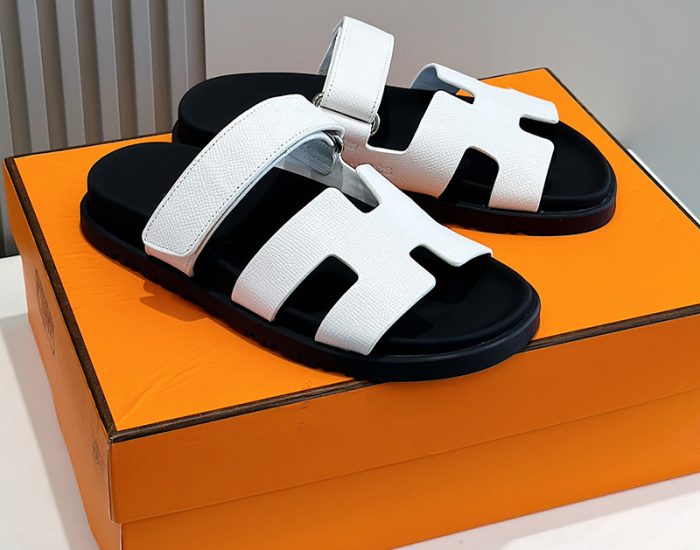 Dép quai hậu Hermes màu trắng da taiga Like Auth