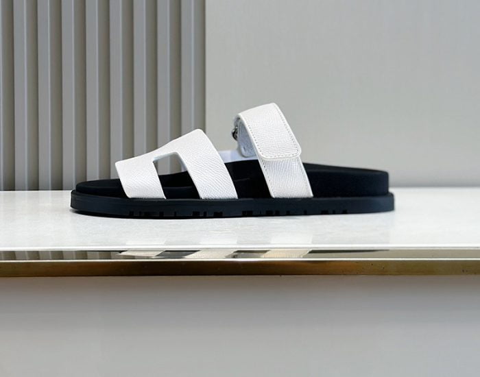 Dép quai hậu Hermes màu trắng da taiga Like Auth