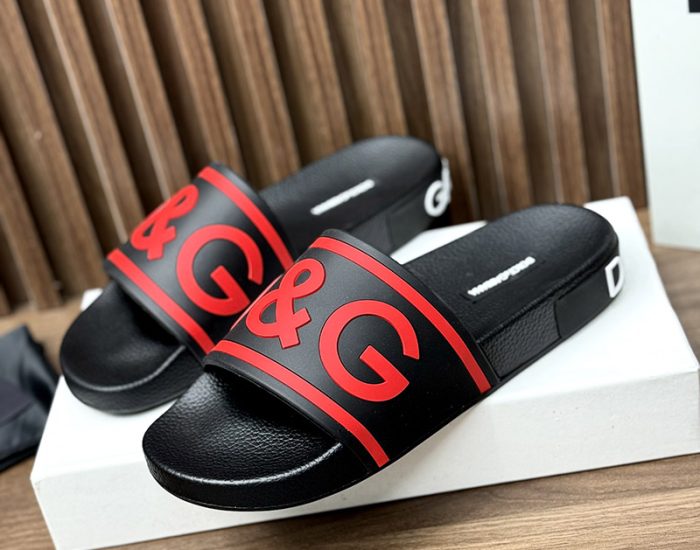 Dép Dolce Gabbana quai ngang họa tiết chữ đỏ