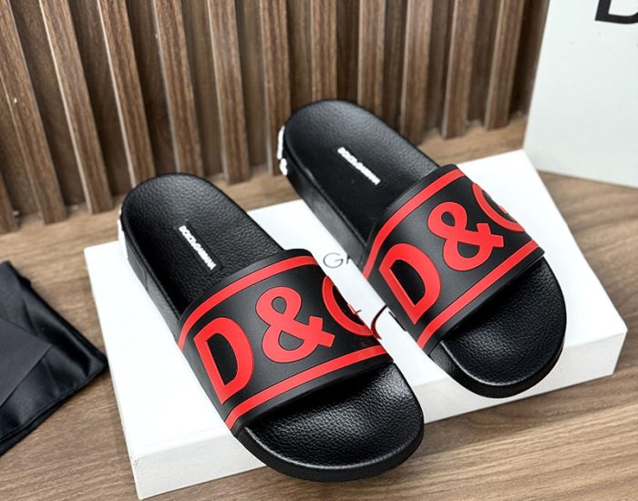 Dép Dolce Gabbana quai ngang họa tiết chữ đỏ