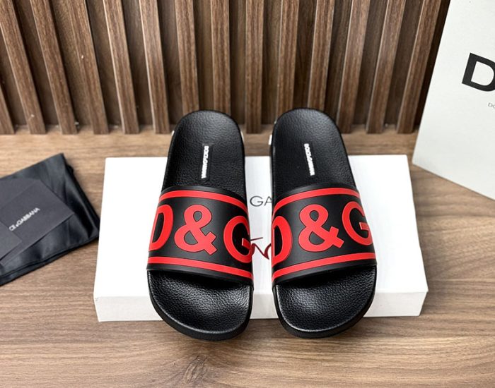 Dép Dolce Gabbana quai ngang họa tiết chữ đỏ