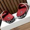 Dép quai ngang Dolce Gabbana màu đỏ họa tiết vương miệng