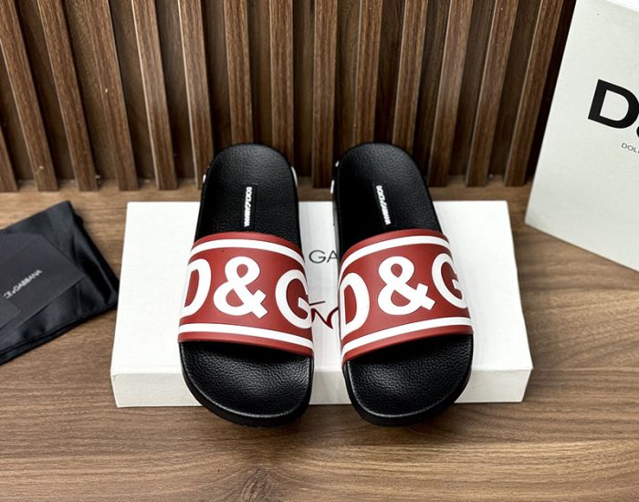 Dép quai ngang Dolce Gabbana quai đỏ chữ trắng