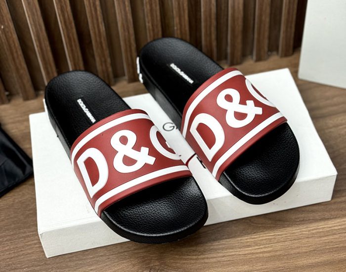 Dép quai ngang Dolce Gabbana quai đỏ chữ trắng