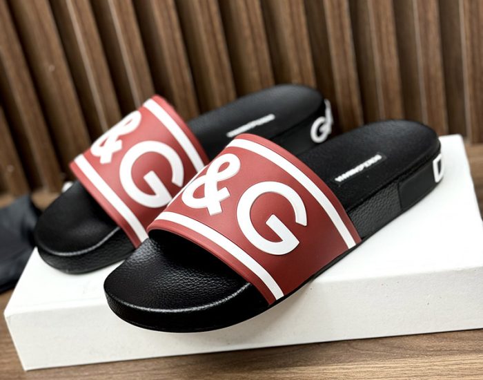 Dép quai ngang Dolce Gabbana quai đỏ chữ trắng