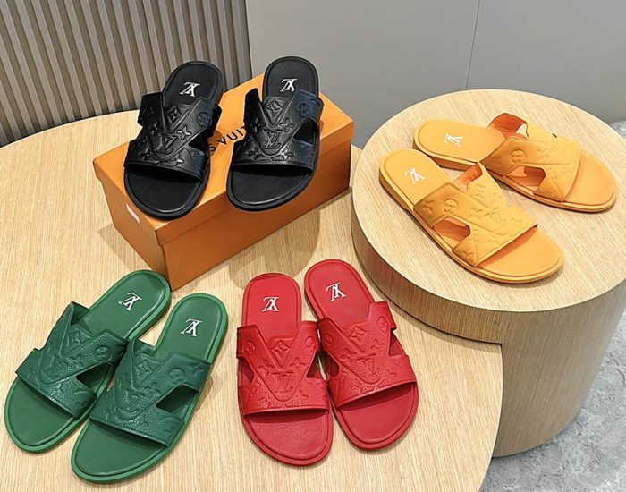 Dép quai ngang LV hoa chìm Monogram màu đen siêu cấp