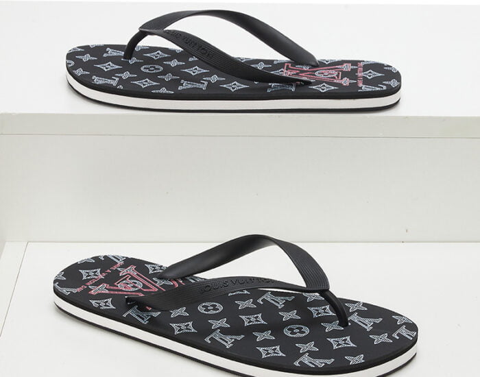 Dép Louis Vuitton Rubber Flip Flops logo hoa trắng