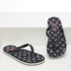 Dép Louis Vuitton Rubber Flip Flops logo hoa trắng