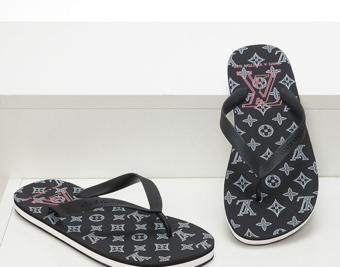 Dép Louis Vuitton Rubber Flip Flops logo hoa trắng