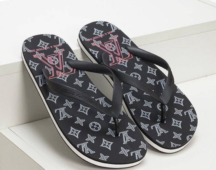 Dép Louis Vuitton Rubber Flip Flops logo hoa trắng