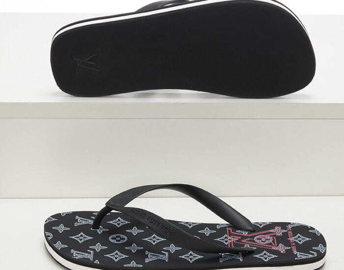 Dép Louis Vuitton Rubber Flip Flops logo hoa trắng