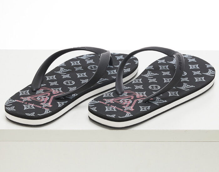 Dép Louis Vuitton Rubber Flip Flops logo hoa trắng