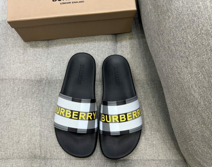 Dép nam Burberry họa tiết logo chữ vàng Like Auth