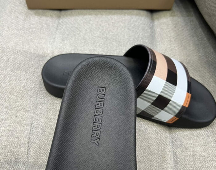 Dép nam Burberry Logo Furley Rubber Brown Like Auth