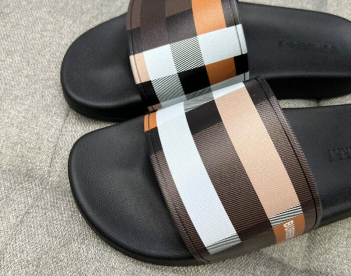 Dép nam Burberry Logo Furley Rubber Brown Like Auth
