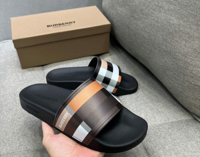 Dép nam Burberry Logo Furley Rubber Brown Like Auth