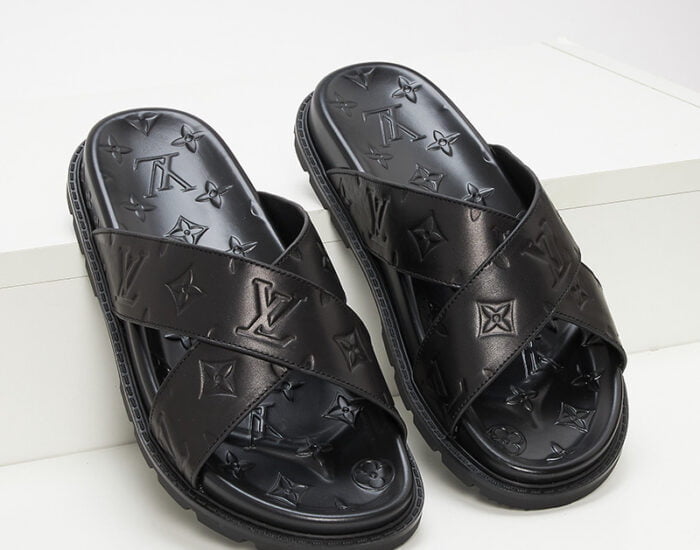 Dép quai chéo Louis Vuitton họa tiết hoa Monogram màu đen