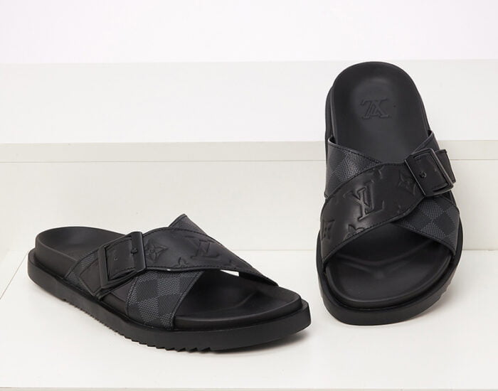 Dép quai chéo Louis Vuitton màu đen họa tiết khóa cài