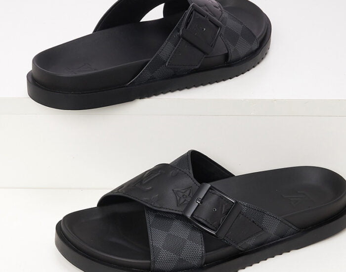 Dép quai chéo Louis Vuitton màu đen họa tiết khóa cài