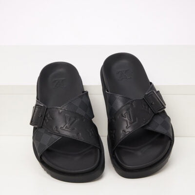 Dép quai chéo Louis Vuitton màu đen họa tiết khóa cài