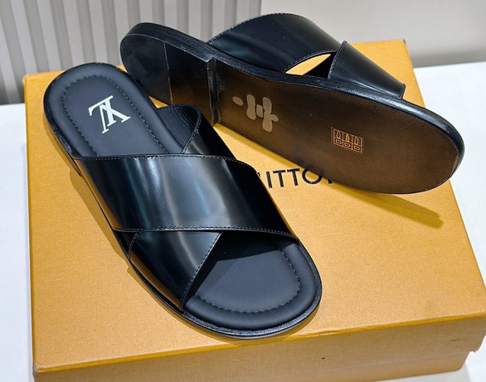 Dép quai chéo Louis Vuitton da bóng màu đen Like Auth