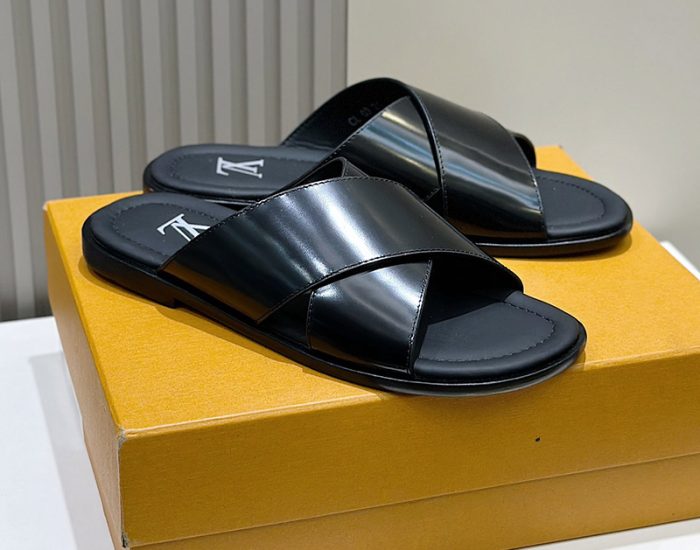 Dép quai chéo Louis Vuitton da bóng màu đen Like Auth