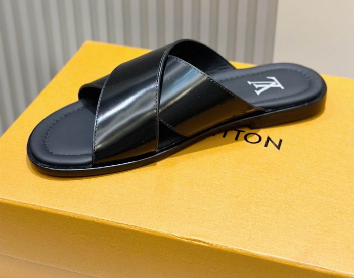 Dép quai chéo Louis Vuitton da bóng màu đen Like Auth
