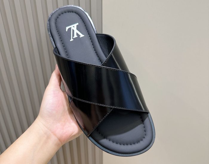 Dép quai chéo Louis Vuitton da bóng màu đen Like Auth