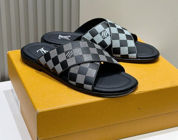 Dép quai chéo LV họa tiết caro màu xám đen Like Auth