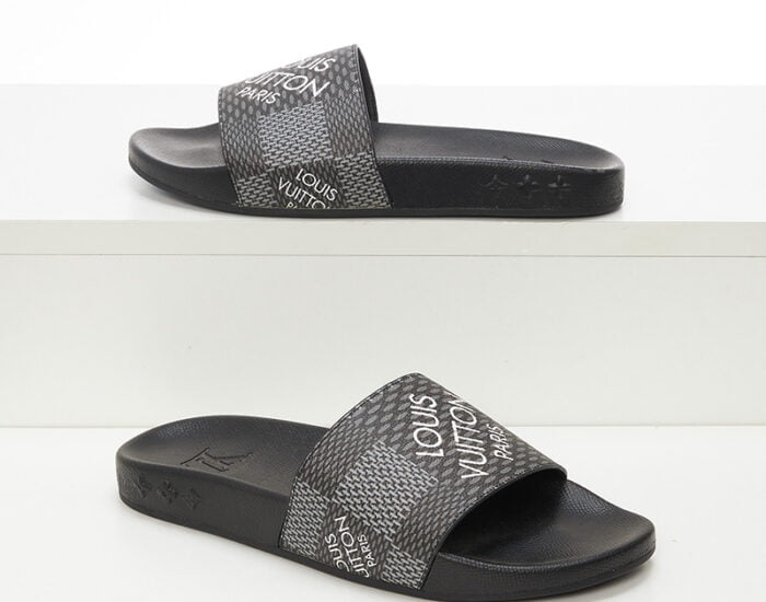 Dép quai ngang Louis Vuitton caro xám họa tiết in logo chữ