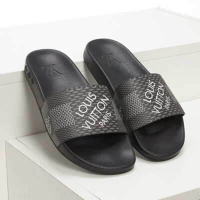 Dép quai ngang Louis Vuitton caro xám họa tiết in logo chữ