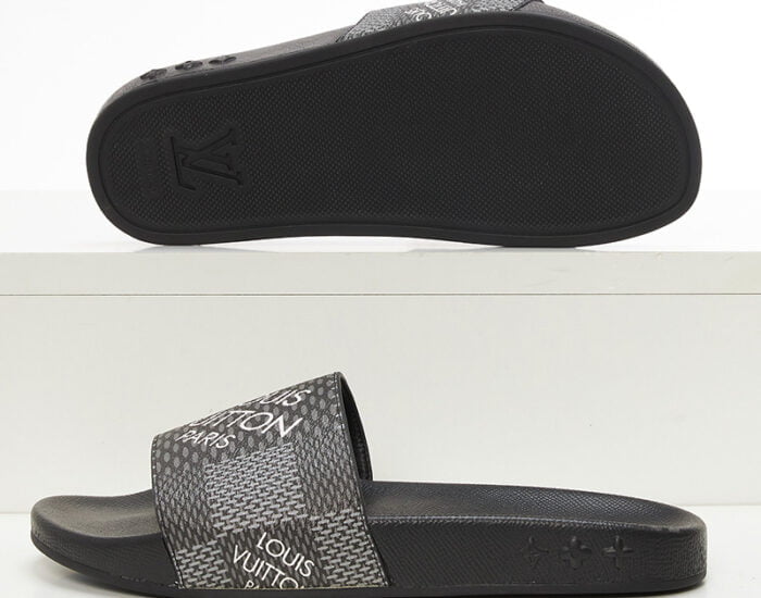 Dép quai ngang Louis Vuitton caro xám họa tiết in logo chữ