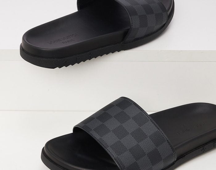 Dép quai ngang Louis Vuitton họa tiết caro đế đúc