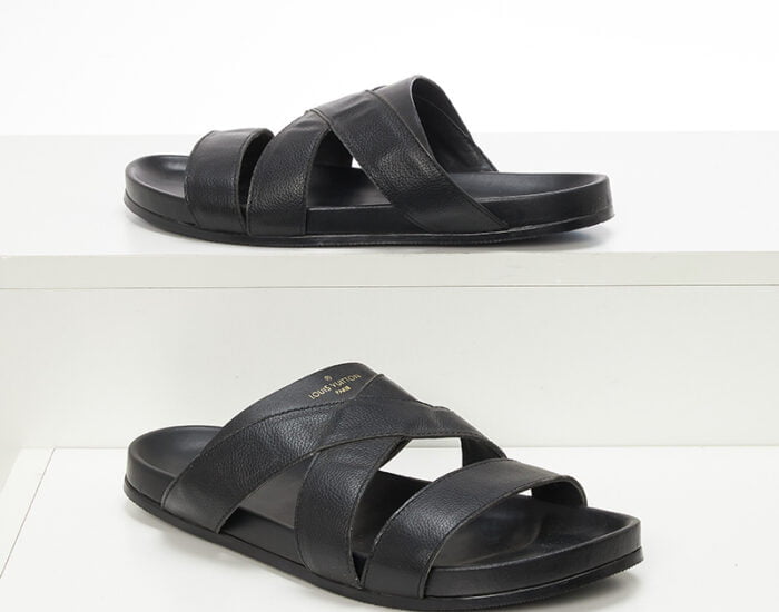 Dép quai ngang Louis Vuitton màu đen họa tiết logo chữ vàng