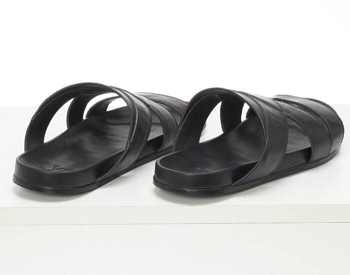 Dép quai ngang Louis Vuitton màu đen họa tiết logo chữ vàng