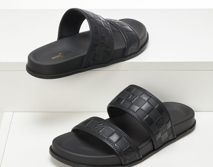 Dép quai ngang LV màu đen họa tiết caro in chìm