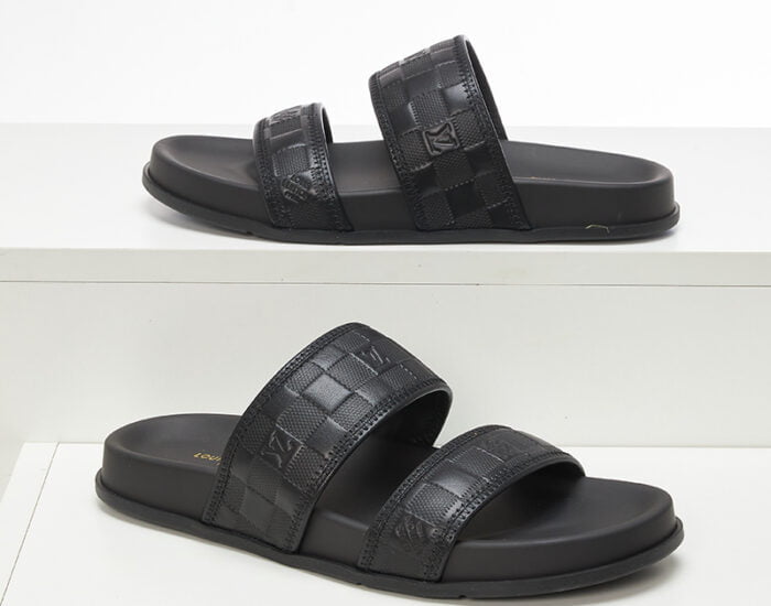 Dép quai ngang LV màu đen họa tiết caro in chìm