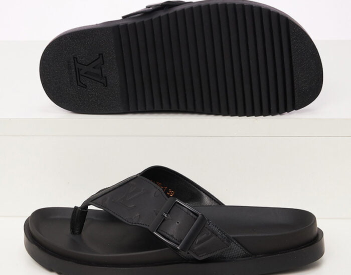 Dép tông Louis Vuitton hoa chìm họa tiết khóa cài