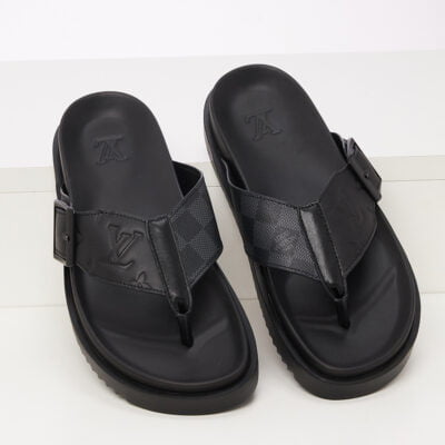 Dép tông Louis Vuitton hoa chìm họa tiết khóa cài